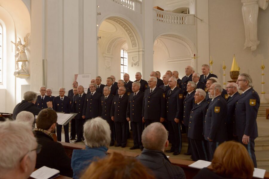 fruhjahrskonzert-des-polizeichores-wurzburg-und-des-frauenpolizeichor-frankfurtm-ev