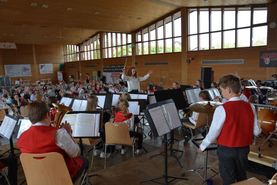 kaffee-kuchen-konzert-musikalischer-nachwuchs-ganz-gross