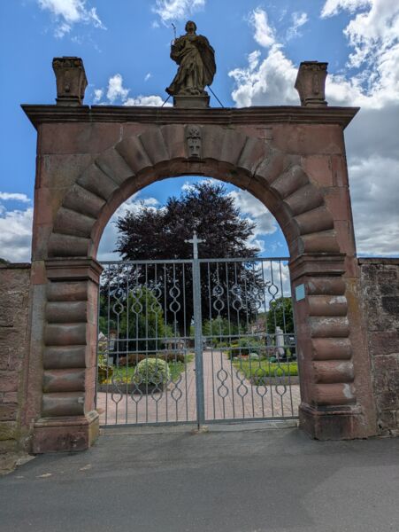 fuhrung-durch-den-stadtischen-friedhof-gemunden