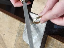 Kreative Silberschmuckschmiede