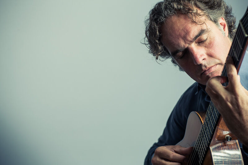 falk-zenker-gitarrist-klangkunstler