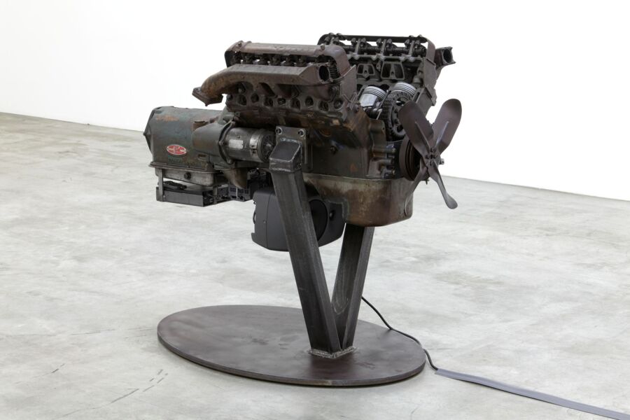 fuhrung-durch-die-ausstellung-thomas-bayrle-stadt-land-alles-im-fluss