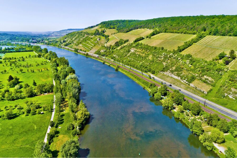 wein-am-sonnenschein-spaziergang-durch-die-veitshochheimer-weinberge