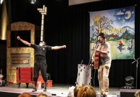 Tim Mohr fürs Kinder ohr & Eichi und der Spaßkoffer