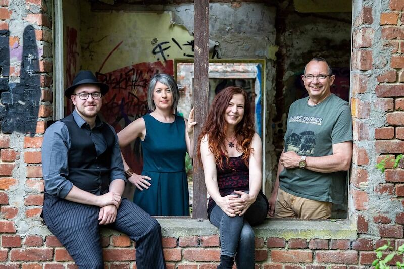 cara-our-ship-is-ready-award-winning-celtic-music-irish-folk-geige-fiddle-gudrun-walther