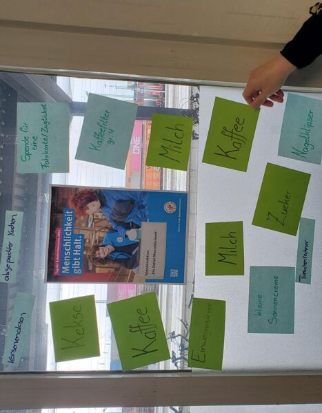 ein-zettel-menschlichkeit-einladung-zum-tag-der-bahnhofsmission-schweinfurt-am-28-april