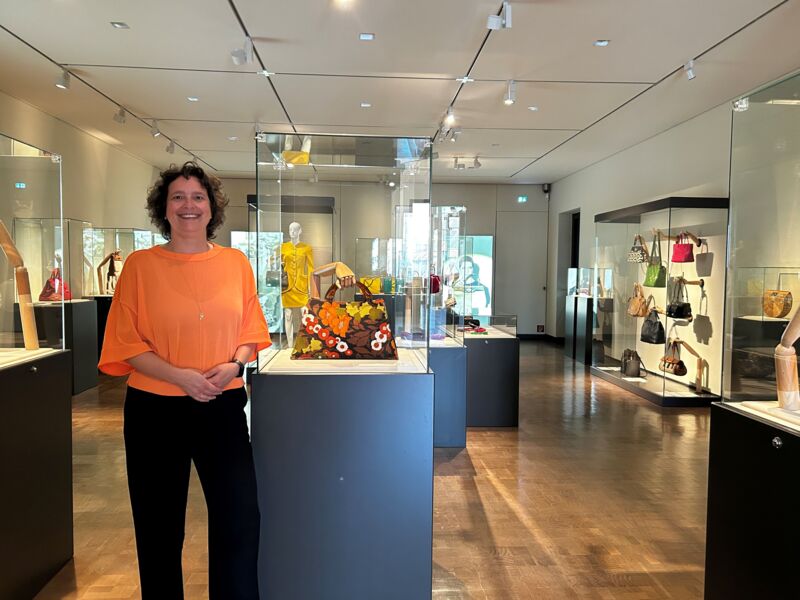 sonntagsfuhrung-sonderausstellung-trag-mich-handtaschen-aus-100-jahren