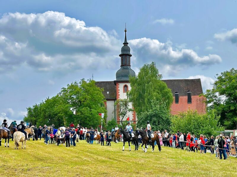 ochsenfurter-sonderfuhrung-durch-die-st-wolfgangskapelle