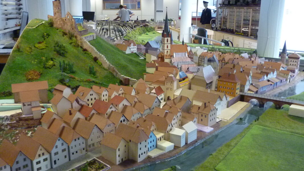 gemunden-in-den-1930er-jahren-die-modellanlage-im-huttenschloss