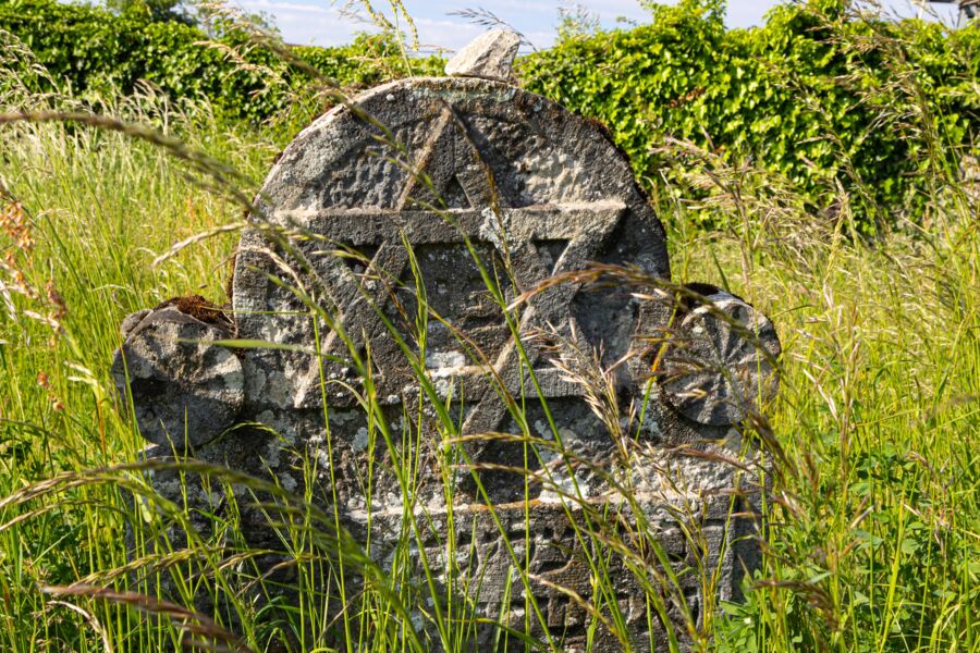 streifzug-uber-den-judischen-friedhof-in-heidingsfeld