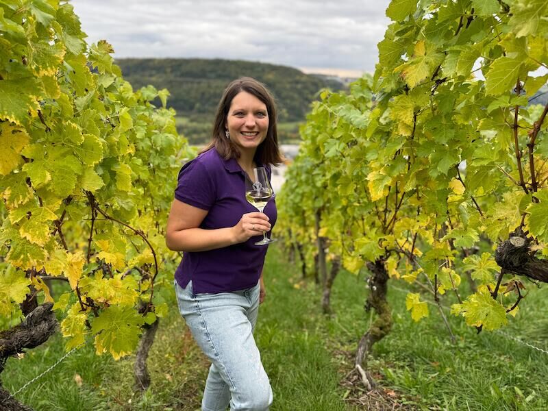 women-only-weinprobe-mit-kleinen-leckereien-mit-der-ehemaligen-hohenloher-weinkonigin-verena-ruck-und-swingender-saxophonmusik