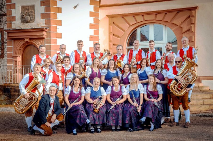 konzert-der-happertshauser-musikanten-klange-eines-sommerabends