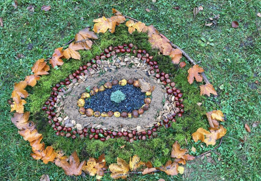 kunstwerke-in-der-natur-gefuhrte-wanderung-mit-rangerin-martina-faber