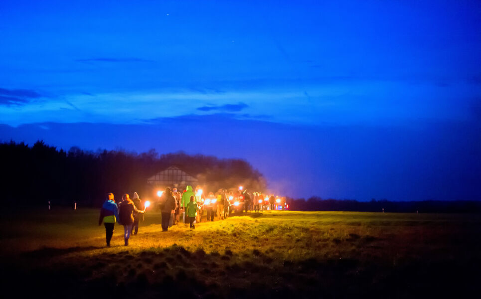 fackelwanderung-zur-winterzeit