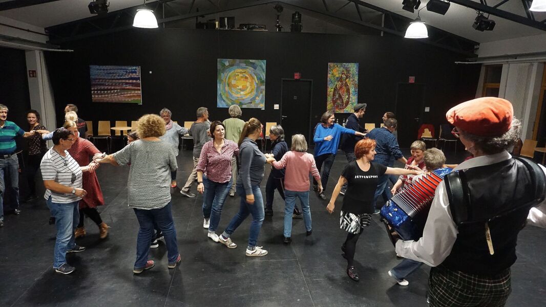 tanzfabrik-bewegung-fur-alle-frankisch-und-mehr-grosstanzformen