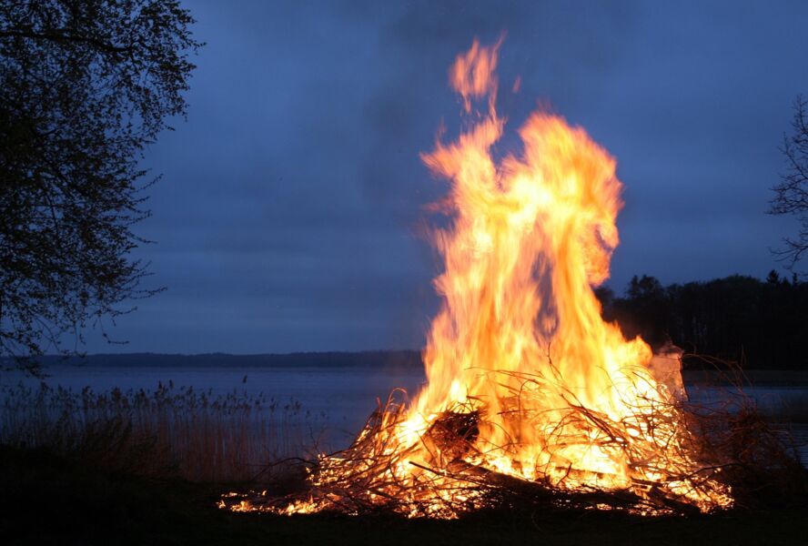 ein-abend-am-lagerfeuer