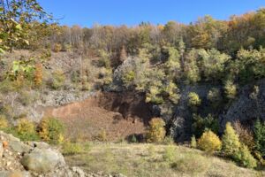Führung zum Tag des Geotops in den Vulkankrater Gebirgsstein - Geführte Wanderung mit Ranger Leonard Helfrich