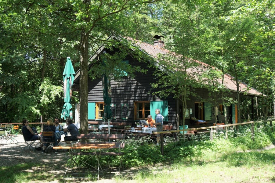 1-maifeier-hutte-an-der-haselstaude