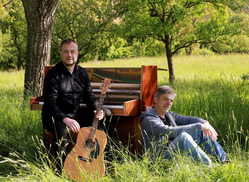 heimat-lieder-von-wurzeln-wehmut-und-wein