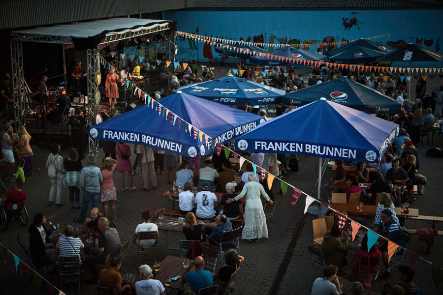 das-sommerfest-im-rahmen-des-sparda-bank-blues-jazzfestivals-mit-zusatzkonzerten-auf-der-weyermannrbuhne-kufa-gelande