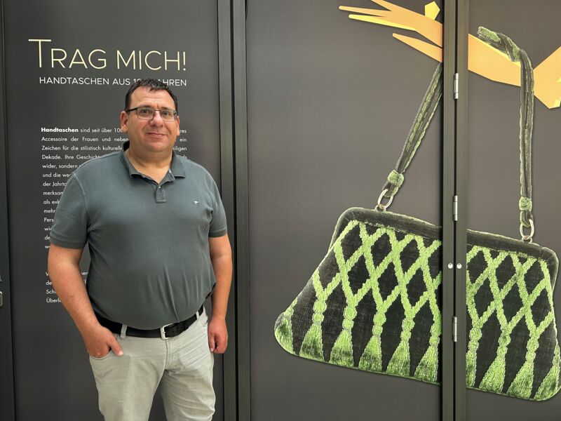 sonntagsfuhrung-durch-die-sonderausstellung-trag-mich-handtaschen-aus-100-jahren