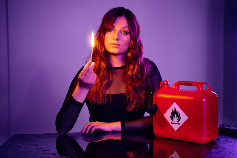 lara-ermer-leicht-entflammbar