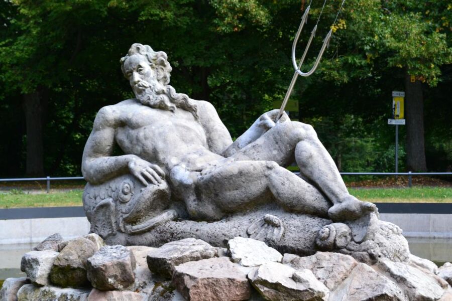 schlossparkfuhrung-auf-dem-schwanberg-immer-am-3-sonntag-im-monat-im-anschluss-um-1530-uhr-konzert-auf-der-kirchentreppe